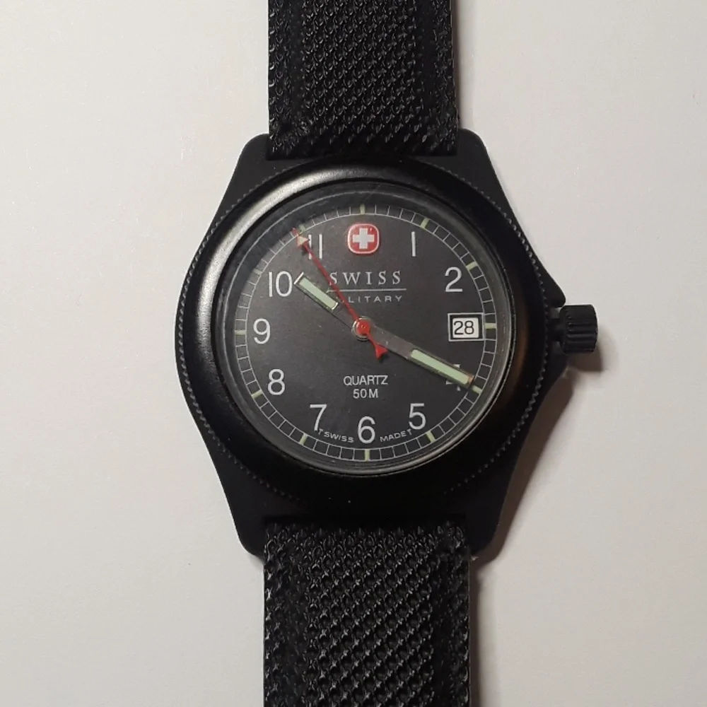 c RARE NEW VINTAGE SWISS MILITARY 50M QUARTZ ARMY NYLON BAND DATE WATCH